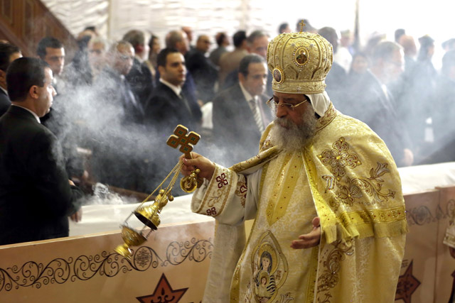 Egyptian Coptic Pope Tawadros II (C) leads the Easter mass at the Saint Mark’s Coptic Cathedral in Cairo’s Al Abbassiya district in Egypt on Saturday (Anadolu Agency photo)