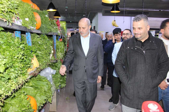 Minister of Industry, Trade and Supply Yusuf Shamali on Saturday tours of markets and commercial outlets in Amman, where he reaffirms the 'abundant' availability of food supplies ahead of the holy month of Ramadan  (Petra photo)