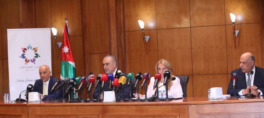Deputy Prime Minister and Minister of State for Public Sector Modernisation Nasser Shraideh on Wednesday says that a ministerial committee will examine the issue of public employees with double jobs under directives from Prime Minister Bisher Khasawneh  (Petra photo)