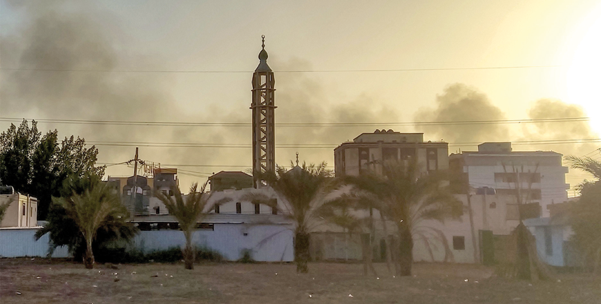 Smoke rises above buildings in southern Khartoum, as violence between two rival Sudanese generals continues, on May 17 (AFP photo)