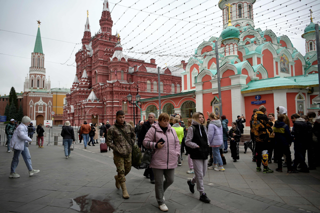 People walk in Nikolskaya street outside Red Square in central Moscow on Wednesday (AFP photo)