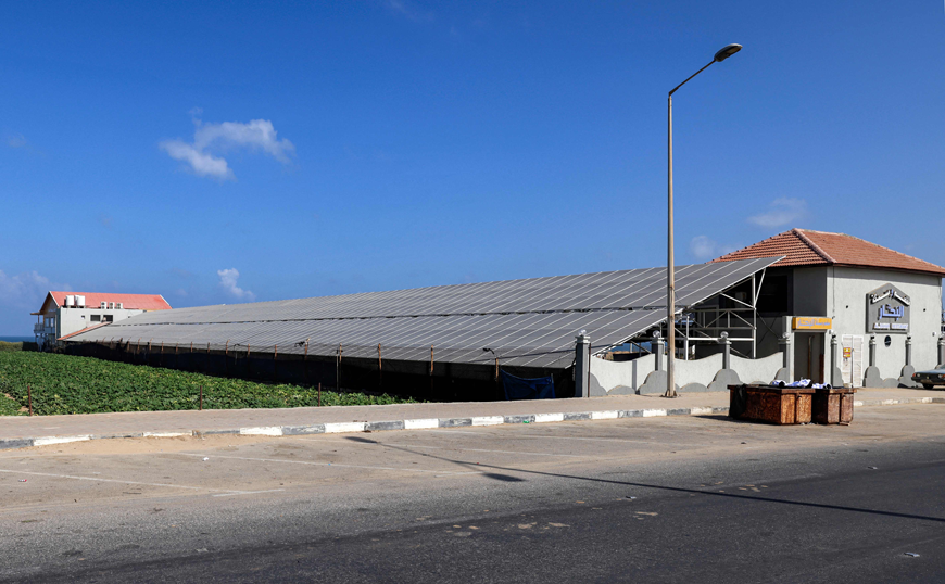 This photo taken on September 7 shows a view of a solar farm facility powering 'The Sailor' seafood restaurant, which is also used to shelter and provide oxygen for fish pools underneath, next to an agricultural field in Gaza City in the Palestinian enclave (AFP photo)