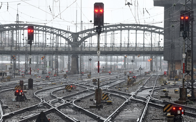 In this file photo taken on February 10, 2020, empty tracks and red lights are pictured at the main railway station in Munich, southern Germany (AFP photo)