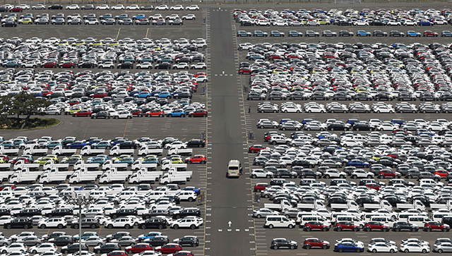 Rows of Hyundai Motor cars parked for shipping at a car yard in the southeastern port city of Ulsan on April 23 (AFP photo)