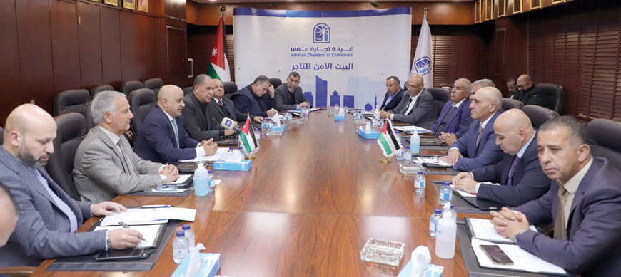 Amman Chamber of Commerce President Khalil Hajj Tawfiq speaks during a meeting with a trade delegation from Hebron on Monday (Petra photo)