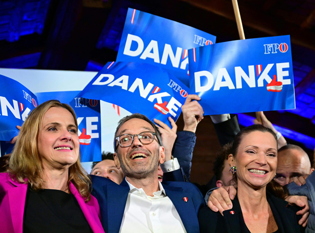 Herbert Kickl (C), leader and top candidate of right-wing populist Freedom Party of Austria (FPOe) is celebrated by supporters at the party's election event after exit poll numbers were announced at the Stiegl-Ambulanz restaurant in Vienna, Austria on September 29 (AFP photo)