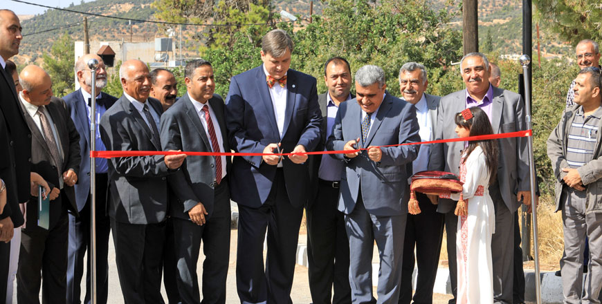 Officials cut the ribbon to commemorate the completion of street naming and building numbering in Ajloun’s city centre on Tuesday (Photo courtesy of USAID)
