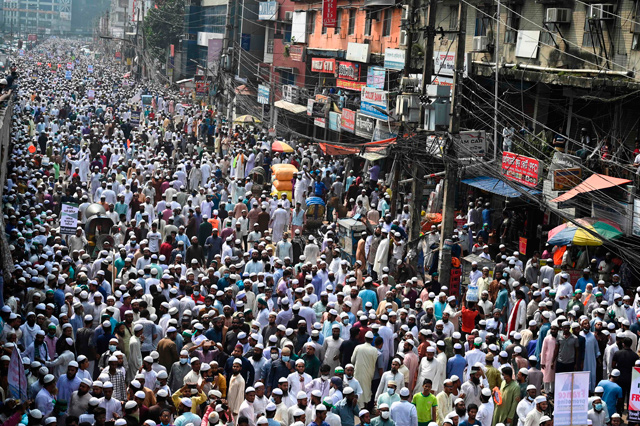 Activists and supporters of the Islami Andolon Bangladesh, an Islamist political party, hold a protest march calling for the boycott of French products and denouncing French president Emmanuel Macron for his comments over Prophet Mohammed caricatures, in Dhaka, on Tuesday (AFP photo)