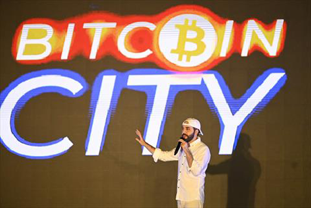 President of El Salvador, Nayib Bukele, gestures during his speech at the closing ceremony of the Latin Bitcoin conference (LaBitConf) at Mizata Beach, El Salvador, on November 20, 2021 (AFP photo)
