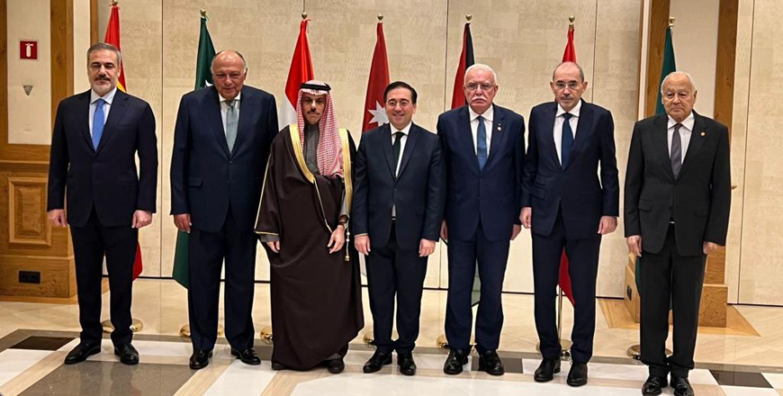 Members of the ministerial committee formed by the Joint Arab-Islamic Summit met on Monday with Spanish Foreign Minister José Manuel Albares (Photo courtesy of Foreign Ministry)