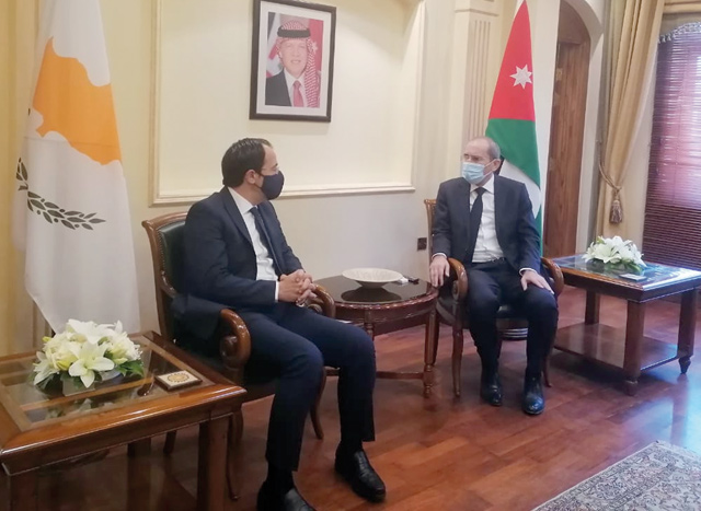 Deputy Prime Minister and Foreign Minister Ayman Safadi meets with Cypriot Foreign Minister Nikos Christodoulides on Sunday (Petra photo)