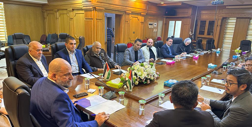 A delegation of Indonesian businesspeople on Tuesday checked on Irbid’s available commercial opportunities, which have the potential of increasing the trade exchange volume (Petra photo)