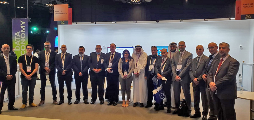 Members of the Jordanian delegation taking part in the 41st edition of GITEX GLOBAL x Ai Everything at the Dubai World Trade Centre  pose for a group photo (Petra photo)