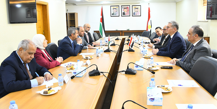 Minister of Energy and Mineral Resources Saleh Kharabsheh and Egypt’s Minister of Petroleum and Mineral Resources Karim Badawi meet on Tuesday to explore ways to enhance bilateral cooperation in the energy and natural gas sectors (Photo courtesy of Ministry of Energy)