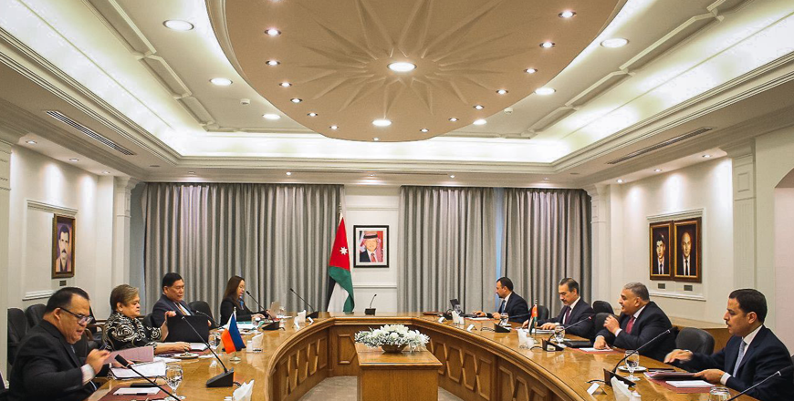 The Foreign Ministry on Tuesday holds political consultations with the Philippines Department of Foreign Affairs, led by Secretary General Majed Qatarneh and Philippine Deputy Foreign Minister Theresa Lazaro (Petra photo)