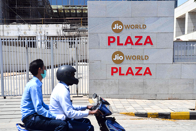 Motorists ride past the Jio World Centre in Navi Mumbai on April 22, 2020. (AFP photo)
