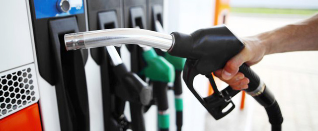 The price of one litre of unleaded 90-octane gasoline will go down from JD0.675 in September to JD0.670 in October, according to an Energy Ministry statement (Petra photo)
