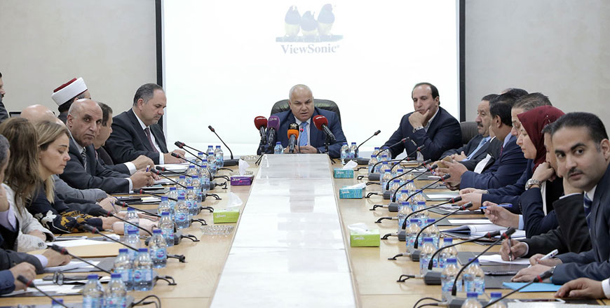   Minister of Justice Bassam Talhouni presides over a joint governmental-parliamentary session on the gharimat issue with representatives of the finance sector present, on Wednesday (Petra photo)