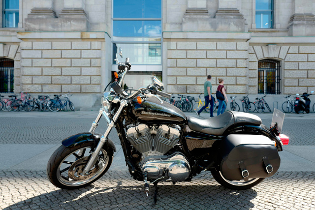 This photo taken on Tuesday shows a Harley-Davidson motorbike parked in front of the Reichstag building (AFP photo)