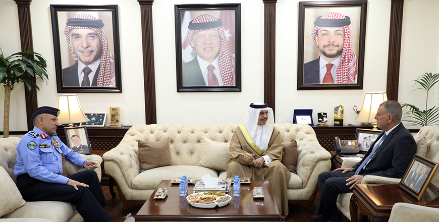 Interior Minister Mazen Farraya and Bahraini counterpart Sheikh Gen. Rashid bin Abdullah Al Khalifa on Monday discuss aspects of cooperation in security and policing fields (Petra photo)