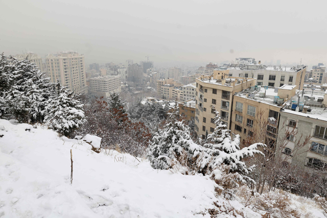 A layer of snow blankets Tehran as seen from the Tochal Mountain resort, on Sunday  (AFP photo)