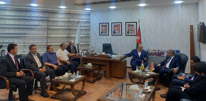 President of the Irbid Chamber of Commerce Mohammad Shouha and members of the board of directors on Sunday receive Turkish Ambassador to Jordan Yakup Caymazoglu (Petra photo)