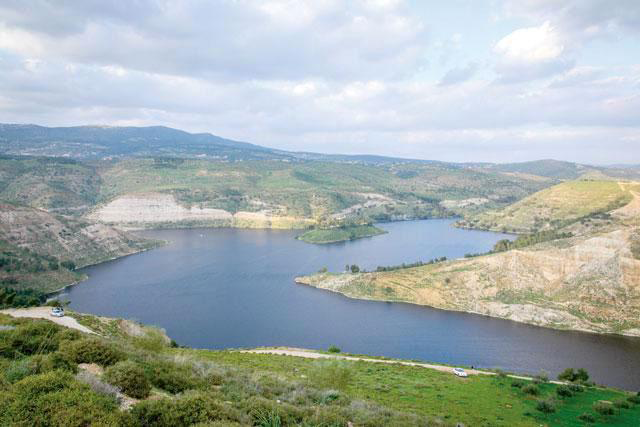    Secretary General of the Jordan Valley urges citizens and farmers living near water bodies, dams, and the King Abdullah Canal in the Jordan Valley not to approach or swim (JT File photo)