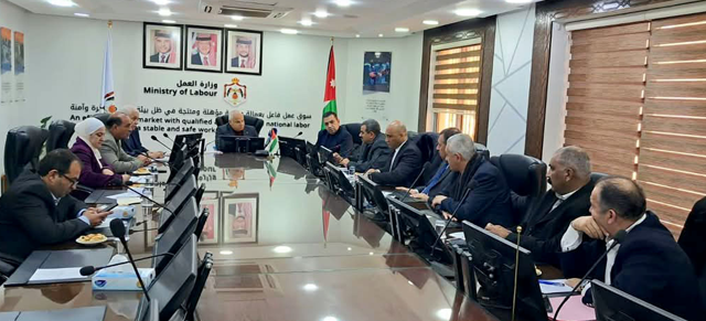 Minister of Labour Khaled Bakkaar meets on Thursday with the Lower House Palestinian Committee to discuss measures to improve employment opportunities for Gazans with temporary Jordanian passports (Petra photo)