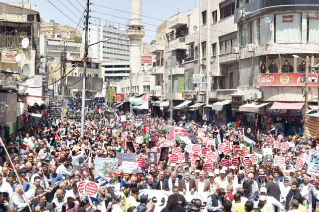 Jordanians take to the streets across the Kingdom on Friday to express solidarity with the Palestinian people in Gaza (Al Rai photo)