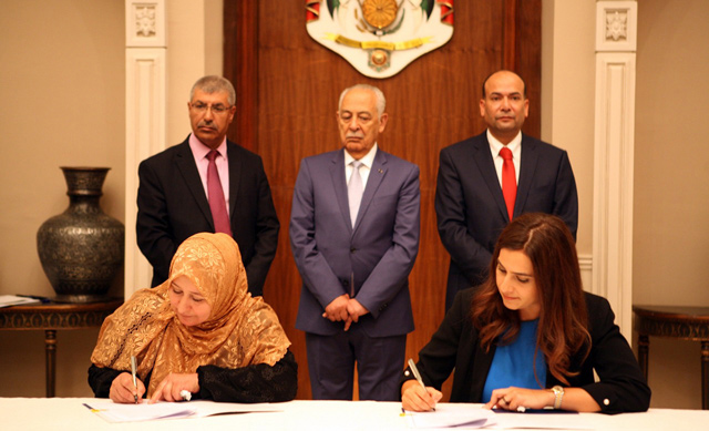 Royal Court Chief Yousef Issawi, head of the follow-up committee for the implementation of Royal initiatives, on Thursday attends the launching ceremony of a Royal initiative to empower underprivileged and limited-income families in Madaba (Petra photo)