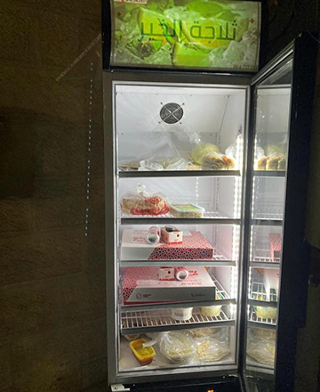 The networks of community fridges directed by the local ‘Thalajat Al Khair’ community fridges project, are spreading throughout the governorates, aiming to channel surplus food to the people in need (Photo courtesy of ‘Thalajat Al Khair’ initiative Instagram page)