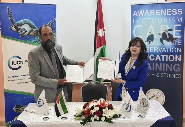 Chairman of JSCT Abeer Bilbeisi and Chairman of the Association of Thagher Alordon Fishermen Bader Yassin pose for a photo during the signing of a memorandum of understanding (Photo courtesy of JSCT)