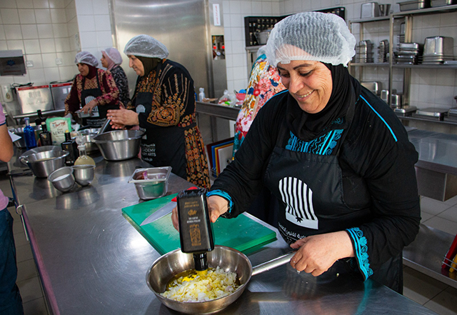 The Jordanian Olive Products Exporters Association and Mercy Corps’ Jordan HortiFuture project jointly organised the Ancient Olive Oil Cooking Competition (Photo courtesy of Mercy Corps)