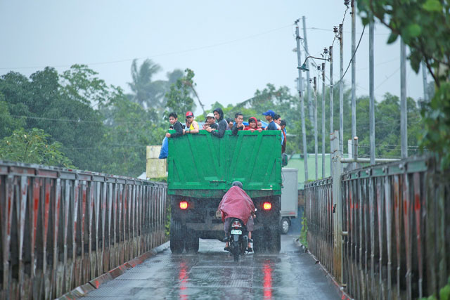 Residents ride on the back of a truck as they are evacuated to a temporary shelter due to Mayon volcano’s eruption in Camalig town, Albay province, south of Manila, on Monday (AFP photo)