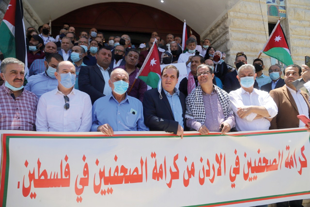 Members of the Jordan Press Association hold a sit-in in solidarity with Palestinians on Tuesday on the association’s premises in Amman (Petra photo)