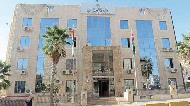 The government’s decision to reduce work permit fees for non-Jordanian workers came into force Monday, according to a Labour Ministry statement (Petra file photo)