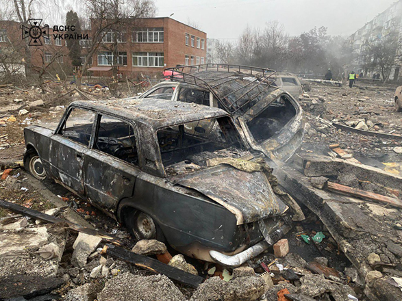 This handout photograph taken and released by the Ukrainian Emergency Service on February 1, 2025, shows burnt cars following a missile strike in Poltava, amid the Russian invasion on Ukraine (AFP photo)