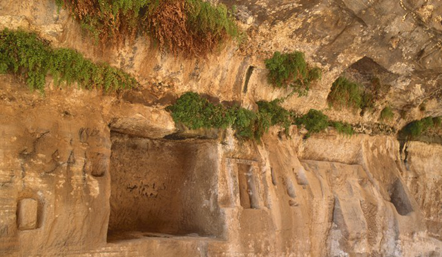 Qattar ad-Deir , niches (Photo courtesy of ACOR)