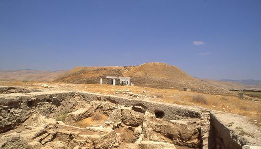 Excavated structures at Tell es-Sayddiyeh, located on the East Bank on the midway between Tiberias Lake and the Dead Sea (Photo courtesy of ACOR/Jane Taylor collection)