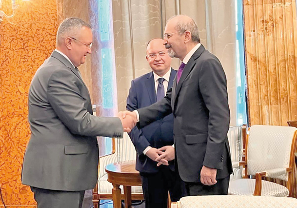 Deputy Prime Minister and Foreign Minister Ayman Safadi on Tuesday meets with Romanian Prime Minister Nicolae Ciuca in Bucharest on Tuesday (Petra photo) 
