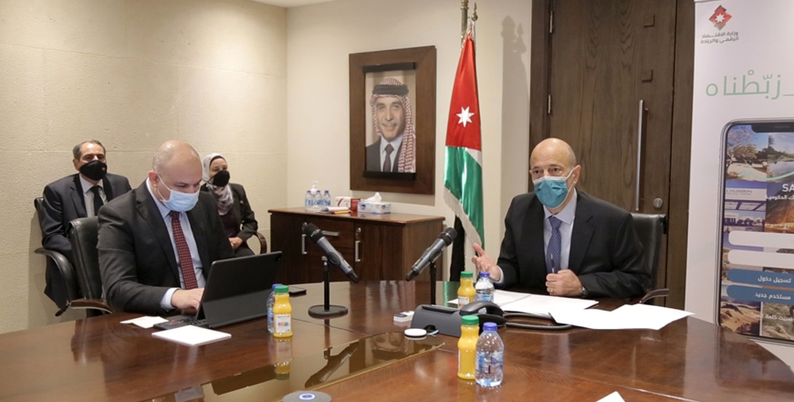 Prime Minister and Minister of Defence Omar Razzaz attends a virtual launching ceremony of the new edition of the flagship e-government service gateway app Sanad on Tuesday (Petra photo)