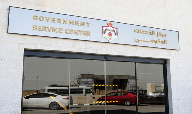 The total number of transactions processed through the Comprehensive Government Service Centres reach 2.9 million by the end of March (Al Mamlaka TV photo)