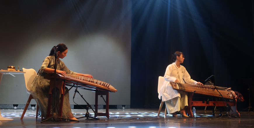 Performers Ha Suyean and Hwang Hyeyoung captivate the audience in a musical journey through Korea’s heritage (Photo by Sophie Constantin)