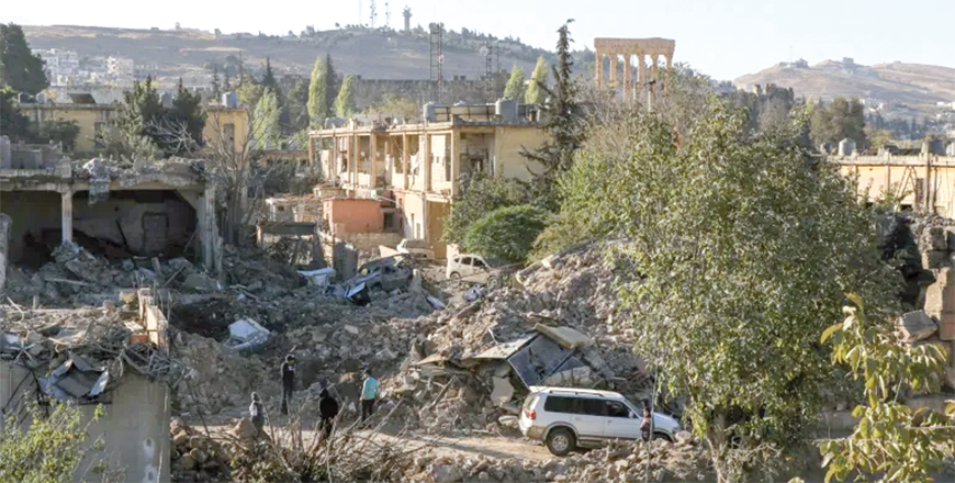 People inspect the destruction at the site of an overnight Israeli air attack on the Gouraud Barracks neighbourhood of Lebanon's eastern city of Baalbek, in the vicinity of the ancient Roman ruins of Heliopolis on October 29 (AFP photo)