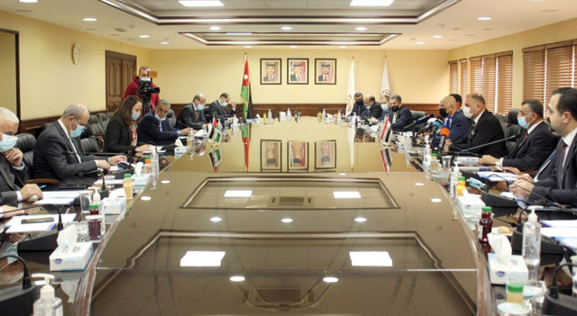 Minister of Industry, Trade and Supply Maha Al Ali and Iraqi Minister of Industry and Minerals Manhal Aziz Al Khabbaz chair a meeting of the General Assembly of the Jordanian-Iraqi Industry Company on Monday (Petra photo)