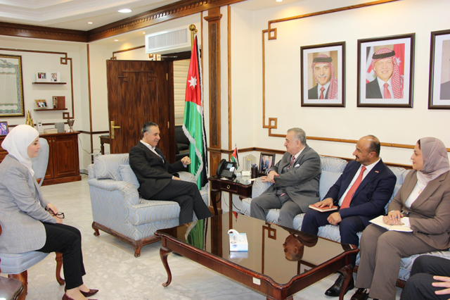 Minister of Industry, Trade and Supply, Yarub Qudah on Monday meets with Iraq’s Ambassador to Jordan Omer Al Barzanji (Petra photo)