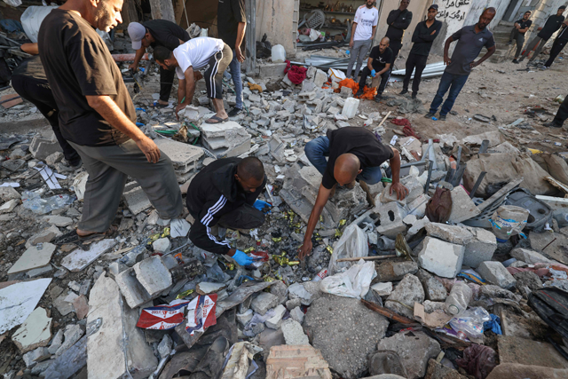 Palestinians inspect the damage on the site of an overnight Israeli airstrike on the Tulkarem refugee camp in the north of the occupied West Bank on October 4, 2024 (AFP photo)