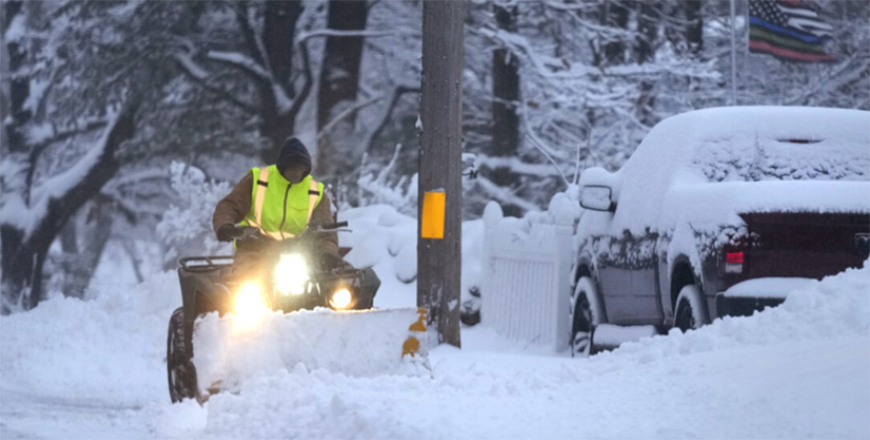 Blizzard and winter storm warnings were in effect across the Midwest on Sunday, as a massive weather system was forecast to hit the United States, dumping buckets of snow and snarling transport (AFP photo)