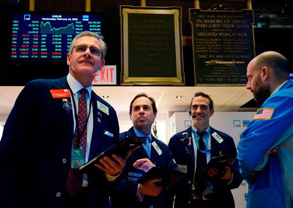 Traders work ahead of the closing bell on the floor of the New York Stock Exchange in New York City, US, on Wednesday  (AFP photo)