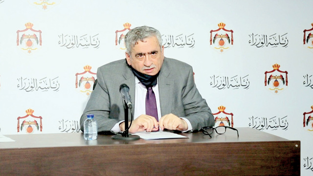 Health Minister Nathir Obeidat speaks during a press briefing at the Prime Ministry on Monday (Petra photo) 